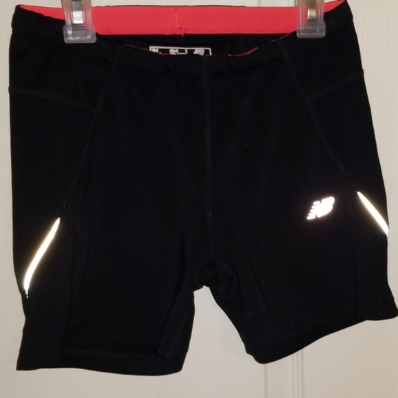Gently used new balance workout shorts - Picture 4 of 6